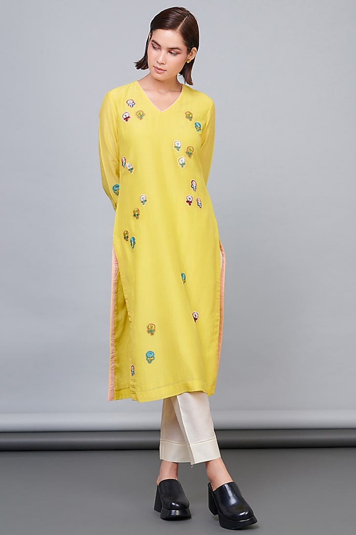 Yellow Silk Chanderi Floral Thread Work Kurta Set by Abhjeet Khanna at Pernia's Pop Up Shop