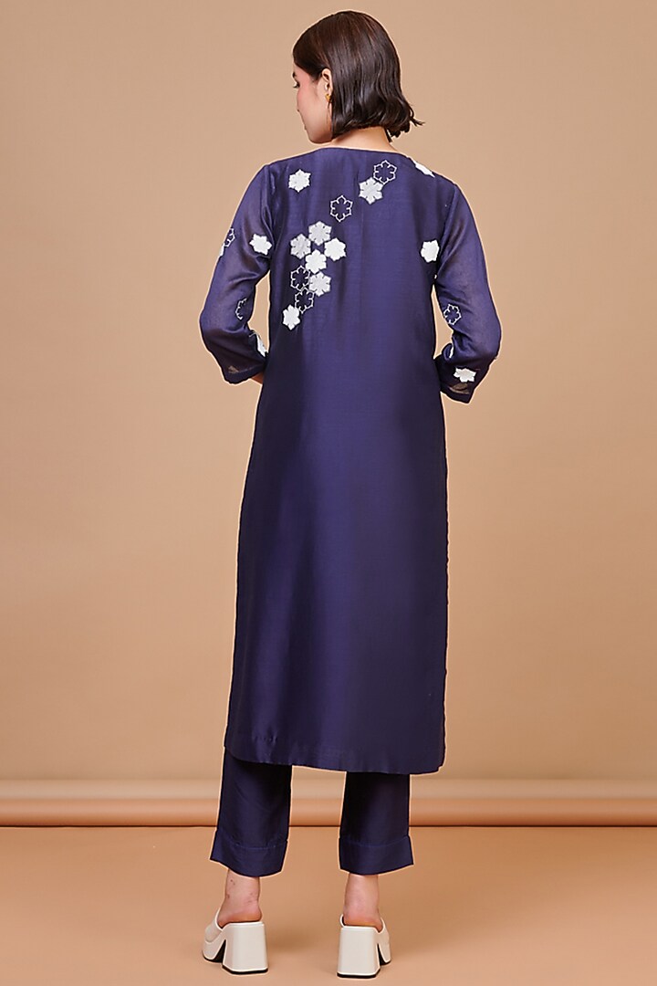 Indigo Blue Chanderi Floral Hand Embroidered Kurta Set by Abhjeet Khanna at Pernia's Pop Up Shop