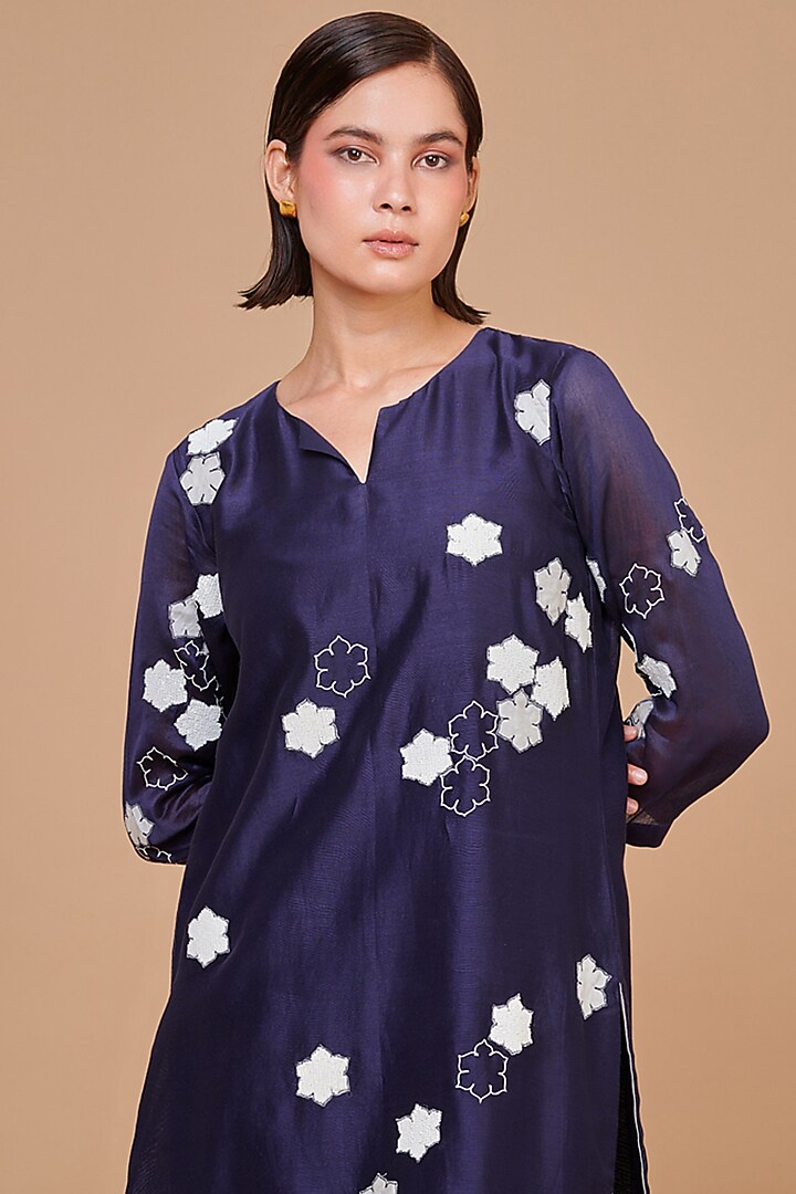 Indigo Blue Chanderi Floral Hand Embroidered Kurta Set by Abhjeet Khanna at Pernia's Pop Up Shop