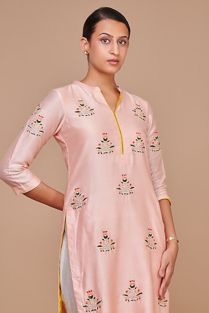 Pink Silk Chanderi Floral Handwork Kurta Set by Abhjeet Khanna at Pernia's Pop Up Shop