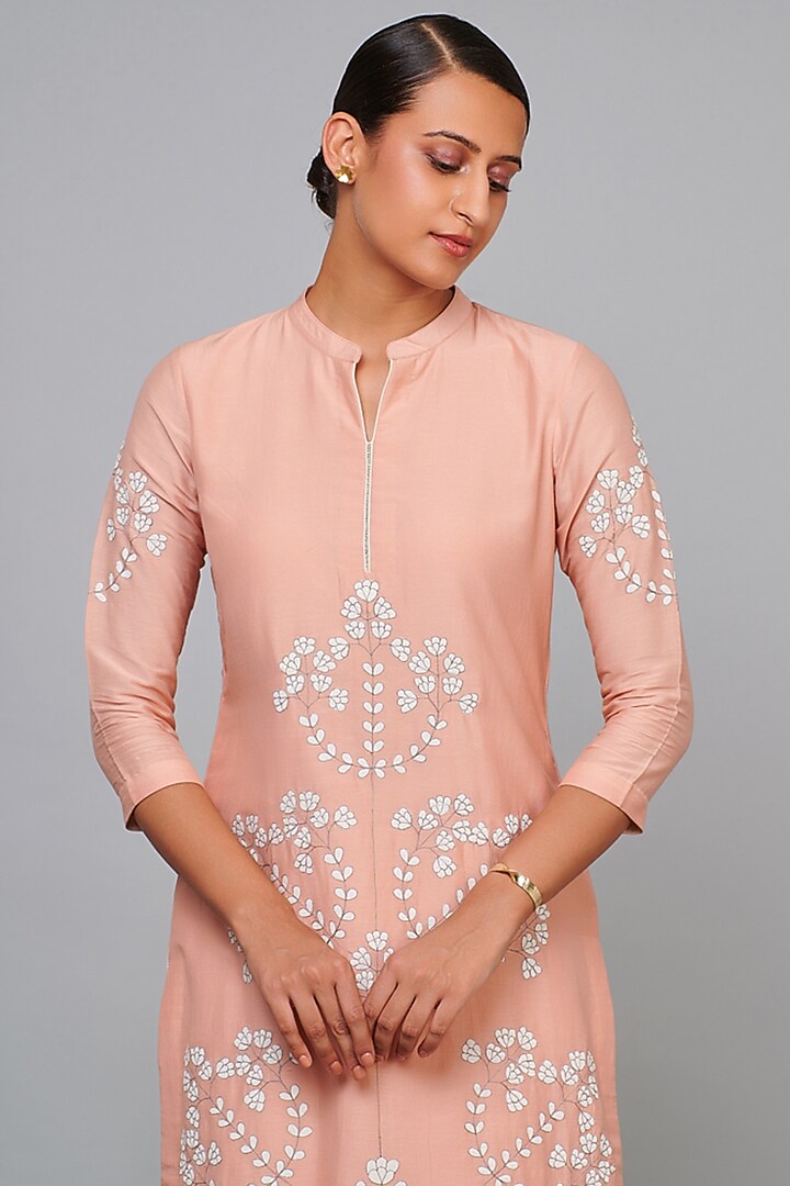 Light Pink Silk Chanderi Thread Work Kurta Set by Abhjeet Khanna at Pernia's Pop Up Shop