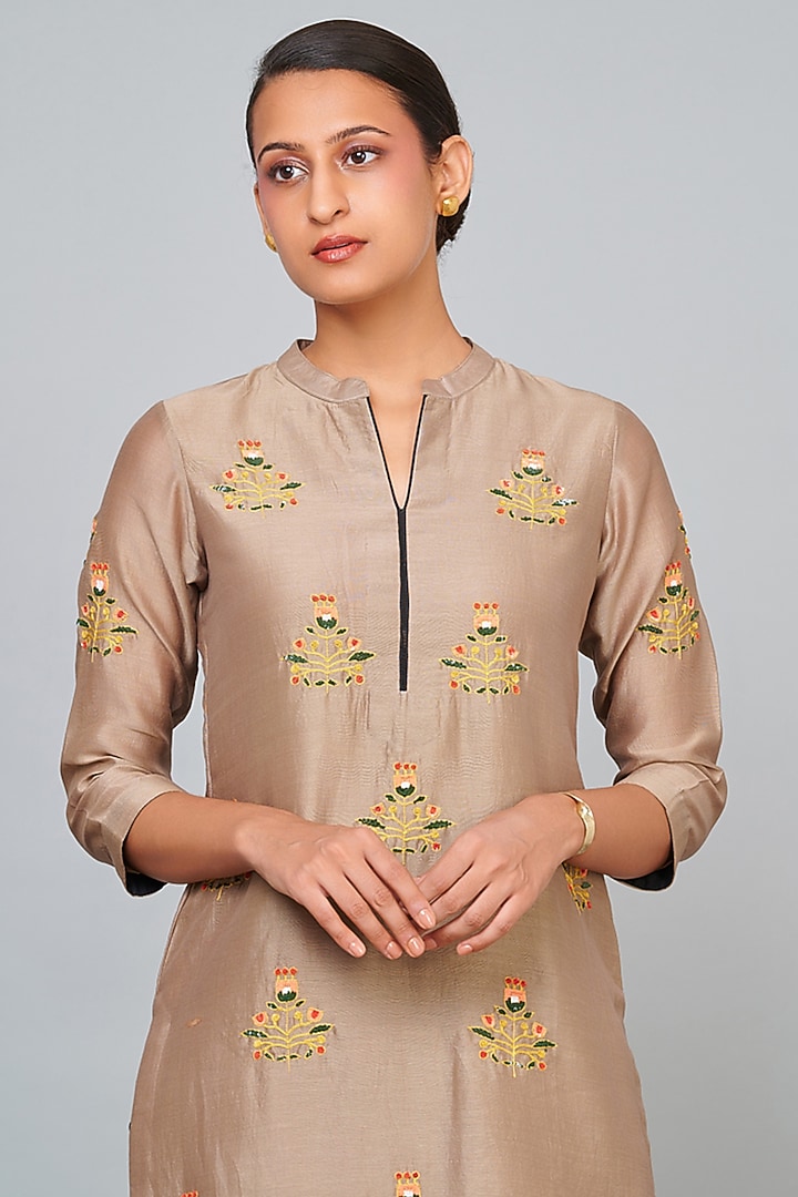 Beige Silk Chanderi Floral Handwork Kurta Set by Abhjeet Khanna at Pernia's Pop Up Shop