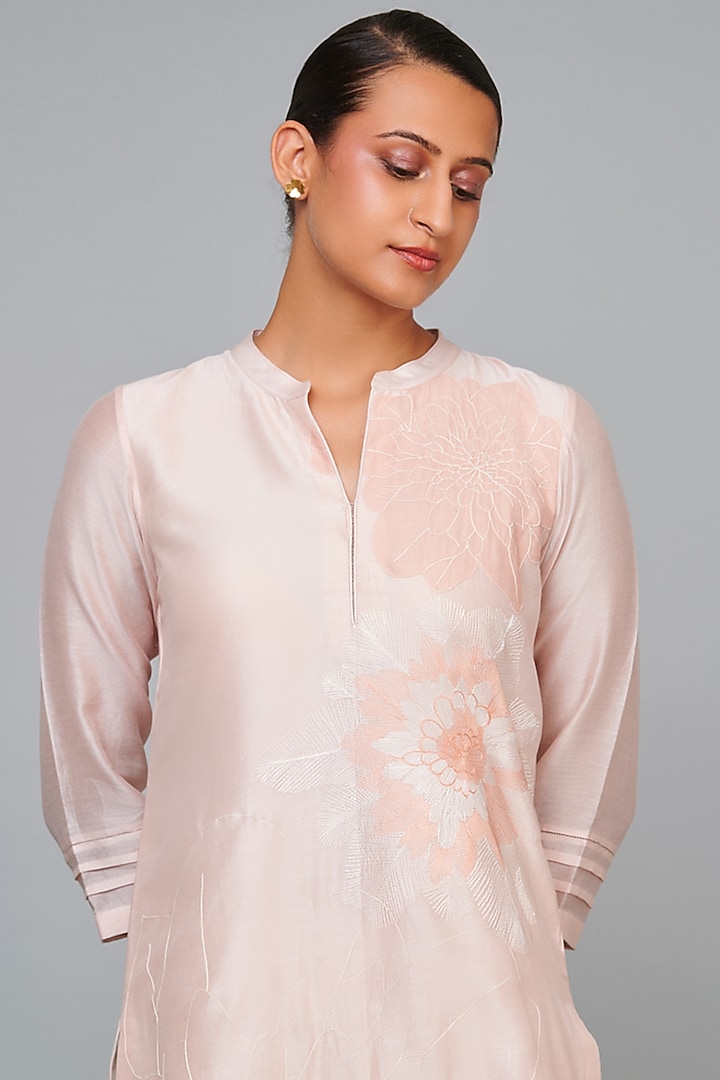 Light Pink Silk Chanderi Thread Work Kurta Set by Abhjeet Khanna at Pernia's Pop Up Shop