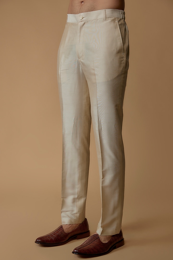 Cream Katan Silk Thread Embroidered Kurta Set by Abkasa at Pernia's Pop Up Shop