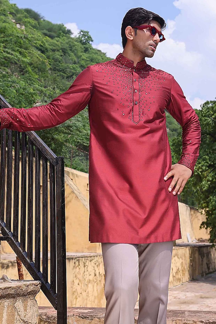 Maroon Silk Woven Kurta Set by Abkasa at Pernia's Pop Up Shop