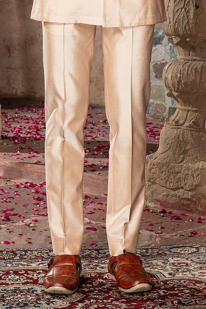 Peach Katan Silk French Knot Embroidered Kurta Set by Abkasa at Pernia's Pop Up Shop