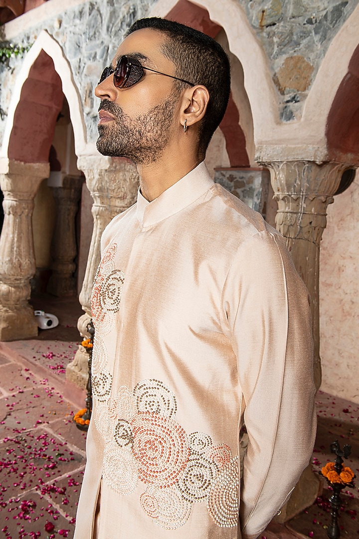 Peach Katan Silk French Knot Embroidered Kurta Set by Abkasa at Pernia's Pop Up Shop