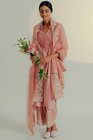 Onion Pink Chanderi Silk Embroidered Kurta Set by Aaryaa By Kashveen Kohli