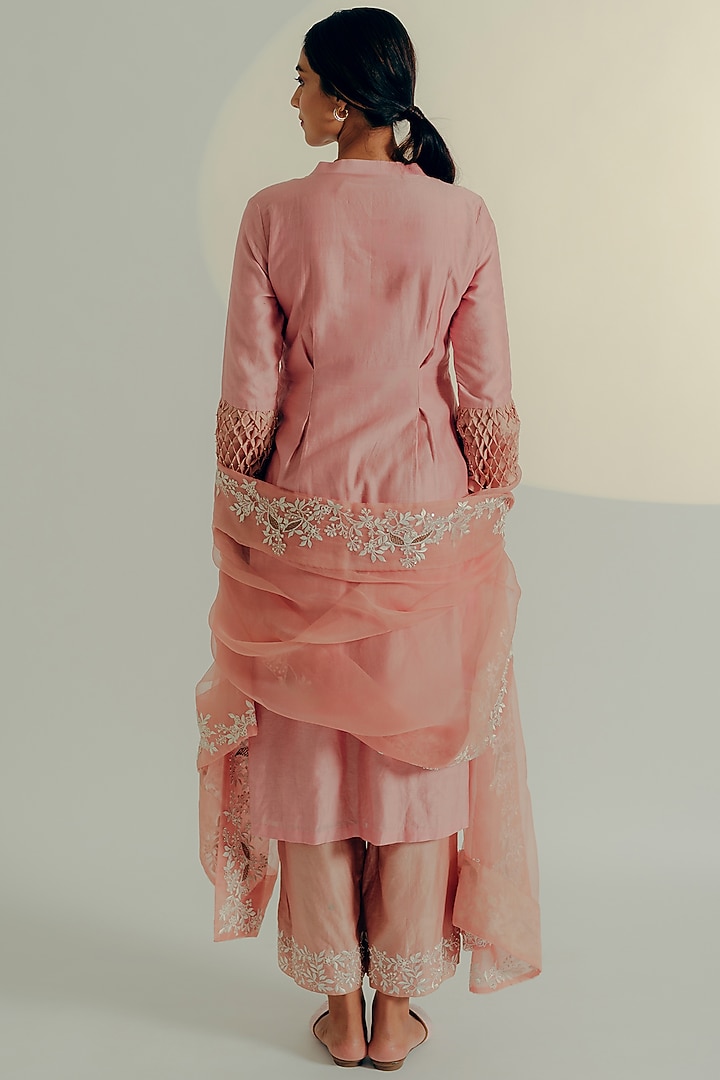 Onion Pink Chanderi Silk Embroidered Kurta Set by Aaryaa By Kashveen Kohli at Pernia's Pop Up Shop