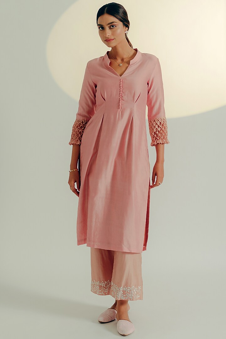 Onion Pink Chanderi Silk Embroidered Kurta Set by Aaryaa By Kashveen Kohli at Pernia's Pop Up Shop