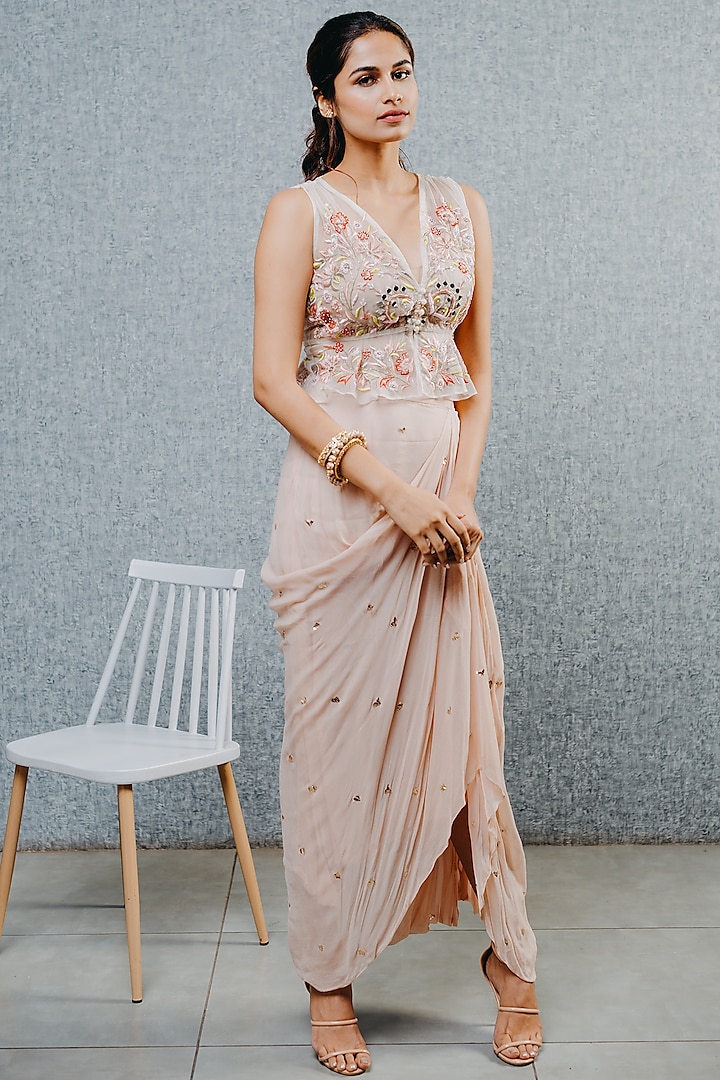 Peach Shimmer Georgette Skirt Set by Aaryaa By Kashveen Kohli