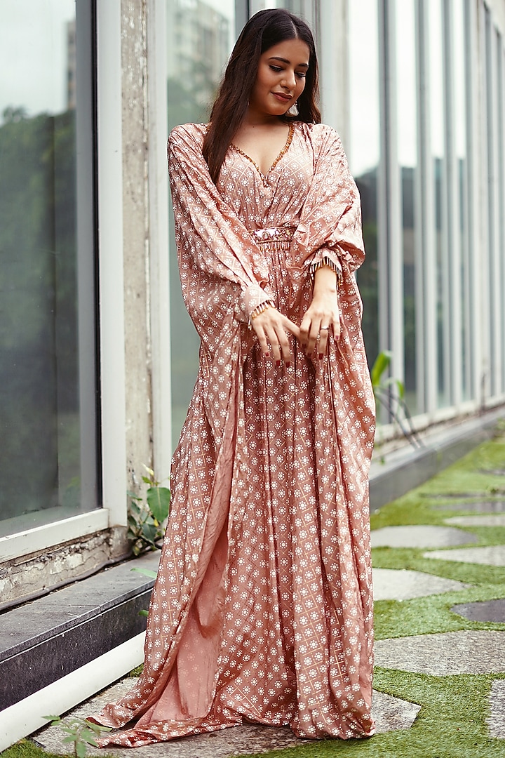 Onion Pink Foil Printed Kaftan by Aaryaa By Kashveen Kohli