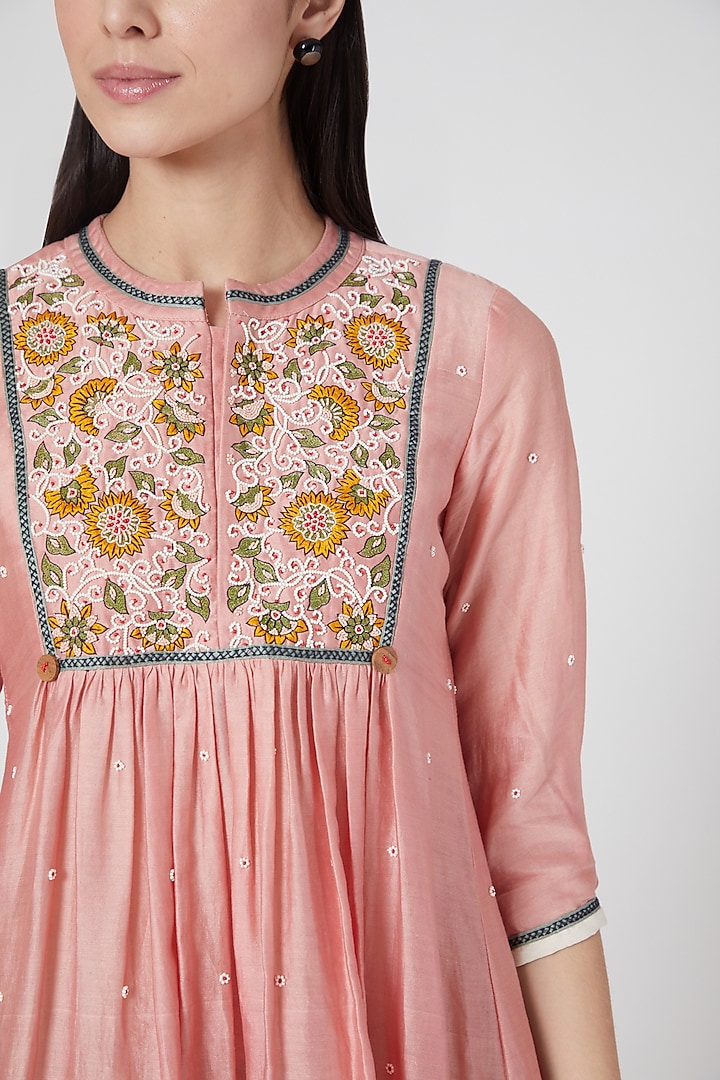 Pink Hand Embroidered Kurta by Abstract By Megha Jain Madaan at Pernia's Pop Up Shop