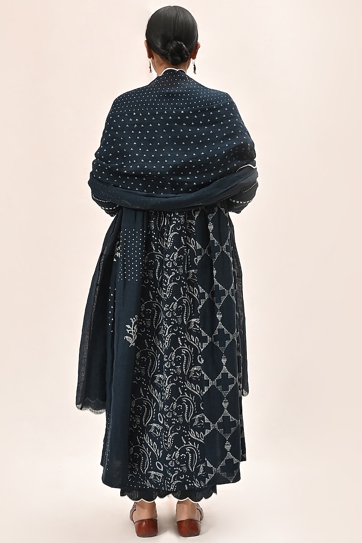 Indigo Embroidered Kurta Set by Arcvsh by Pallavi Singh at Pernia's Pop Up Shop