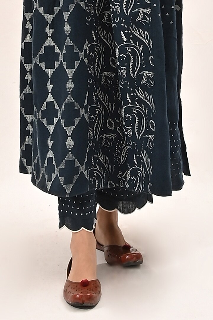 Indigo Embroidered Kurta Set by Arcvsh by Pallavi Singh at Pernia's Pop Up Shop