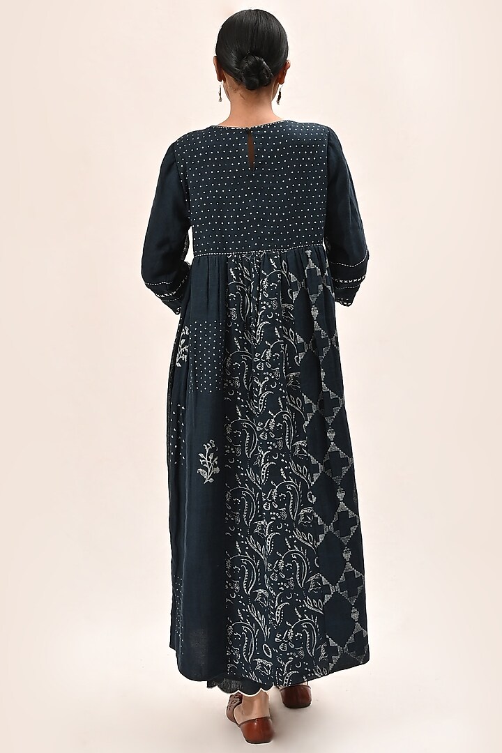 Indigo Embroidered Kurta Set by Arcvsh by Pallavi Singh at Pernia's Pop Up Shop