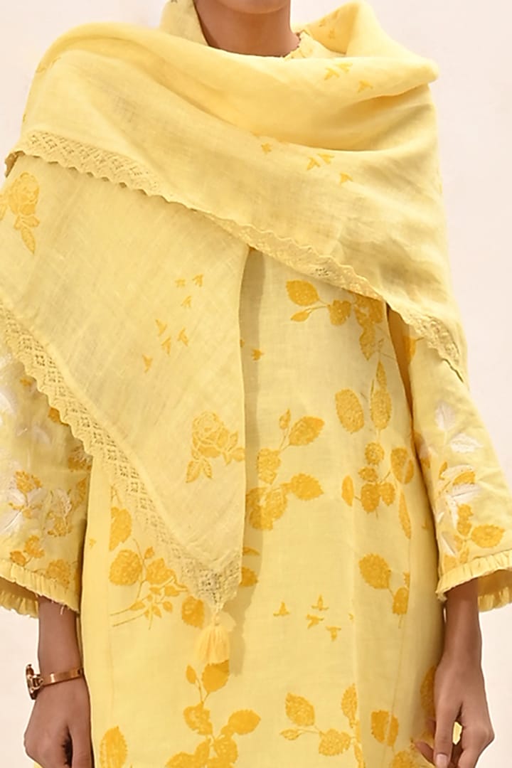 Yellow Printed Kurta Set by Arcvsh by Pallavi Singh at Pernia's Pop Up Shop