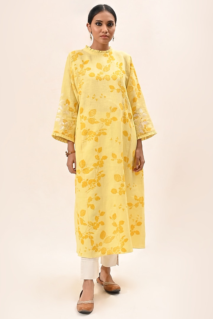 Yellow Printed Kurta Set by Arcvsh by Pallavi Singh at Pernia's Pop Up Shop