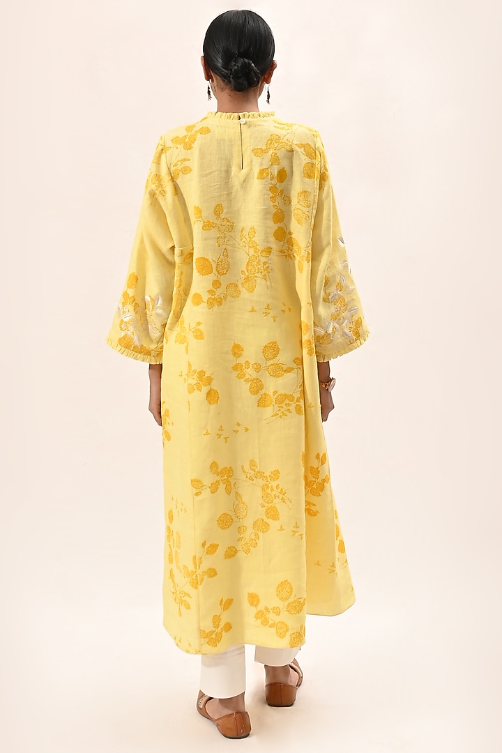Yellow Printed Kurta Set by Arcvsh by Pallavi Singh at Pernia's Pop Up Shop