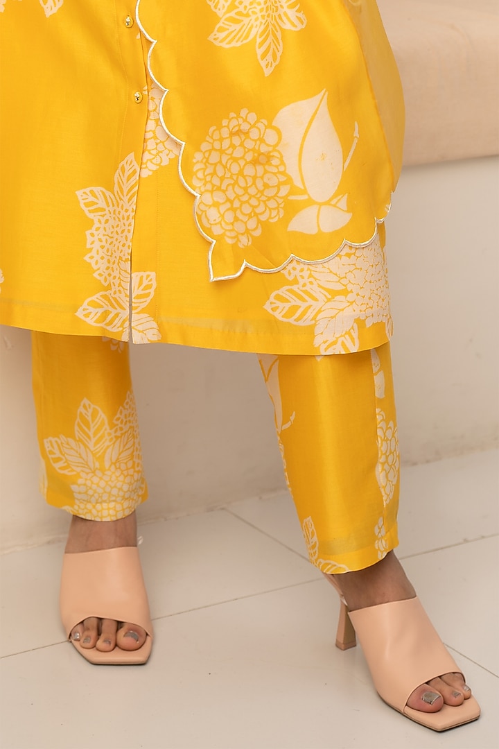 Yellow Chanderi Printed Tunic Set by Arcvsh by Pallavi Singh at Pernia's Pop Up Shop