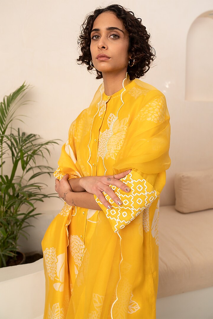 Yellow Chanderi Printed Tunic Set by Arcvsh by Pallavi Singh at Pernia's Pop Up Shop