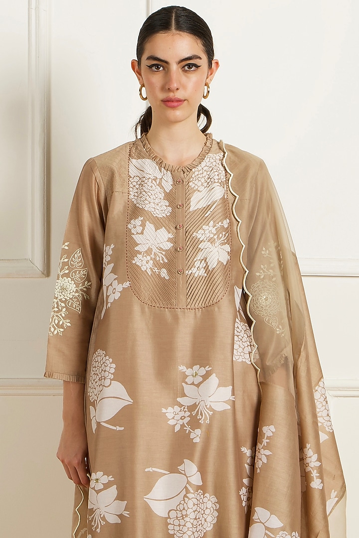 Beige Silk Chanderi Machine Embroidered & Printed Tunic Set by Arcvsh by Pallavi Singh at Pernia's Pop Up Shop