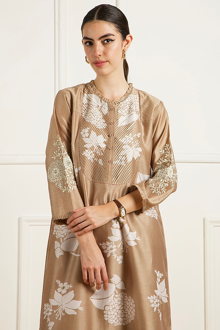 Beige Silk Chanderi Machine Embroidered & Printed Tunic Set by Arcvsh by Pallavi Singh at Pernia's Pop Up Shop