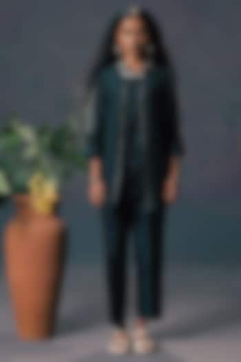 Indigo Mul Chanderi & Silk Chanderi Embroidered Co-Ord Set by Arcvsh by Pallavi Singh at Pernia's Pop Up Shop