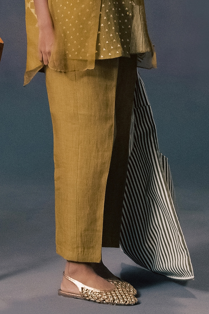 Moss Green Linen & Organza Printed Co-Ord Set by Arcvsh by Pallavi Singh at Pernia's Pop Up Shop