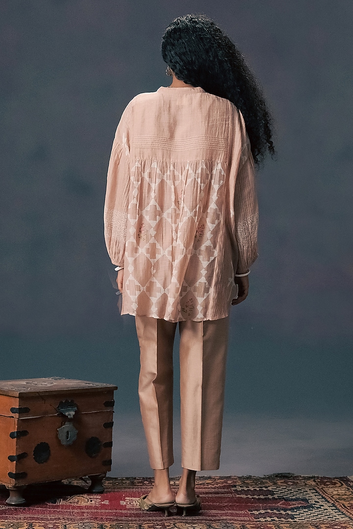 Mocha Mousse Mul Chanderi & Silk Chanderi Embroidered Co-Ord Set by Arcvsh by Pallavi Singh at Pernia's Pop Up Shop