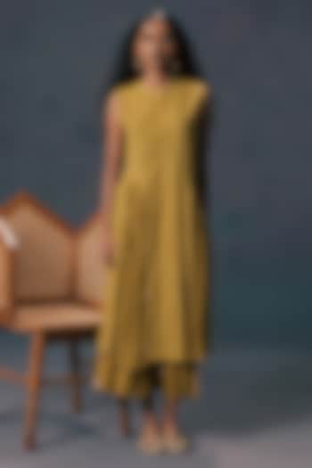 Moss Green Slub Cotton Applique Embroidered Jacket Set by Arcvsh by Pallavi Singh at Pernia's Pop Up Shop