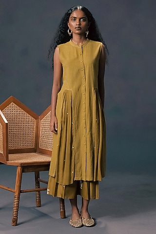 Moss Green Slub Cotton Applique Embroidered Jacket Set by Arcvsh by Pallavi Singh