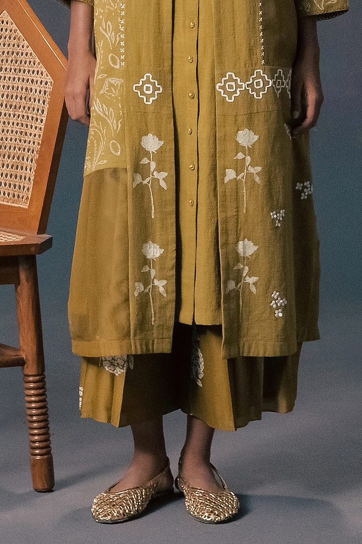 Moss Green Slub Cotton Applique Embroidered Jacket Set by Arcvsh by Pallavi Singh at Pernia's Pop Up Shop