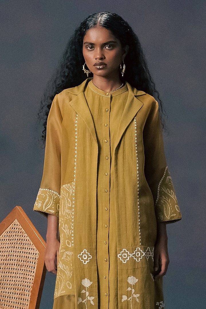 Moss Green Slub Cotton Applique Embroidered Jacket Set by Arcvsh by Pallavi Singh at Pernia's Pop Up Shop