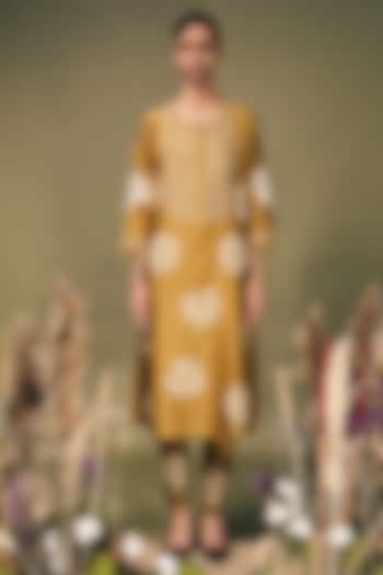 Moss Green Silk Chanderi Printed & Embroidered Tunic Set by Arcvsh by Pallavi Singh at Pernia's Pop Up Shop