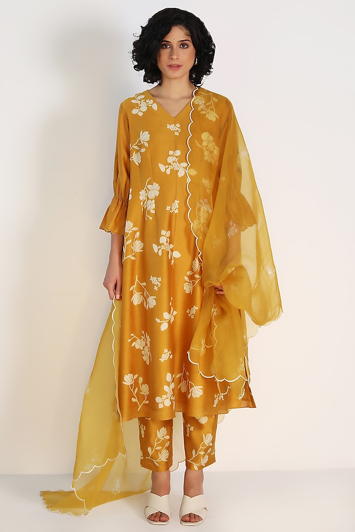 Ochre Yellow Silk Chanderi Printed & Embroidered Tunic Set by Arcvsh by Pallavi Singh at Pernia's Pop Up Shop