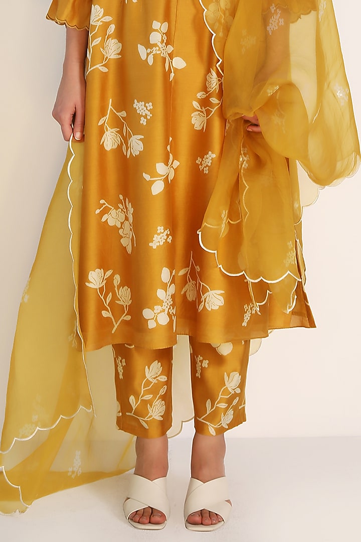 Ochre Yellow Silk Chanderi Printed & Embroidered Tunic Set by Arcvsh by Pallavi Singh at Pernia's Pop Up Shop