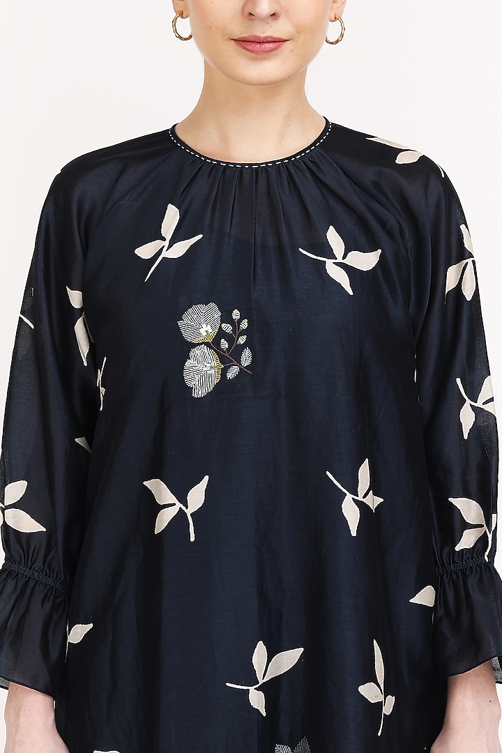 Indigo Printed Kurta Set by Arcvsh by Pallavi Singh at Pernia's Pop Up Shop
