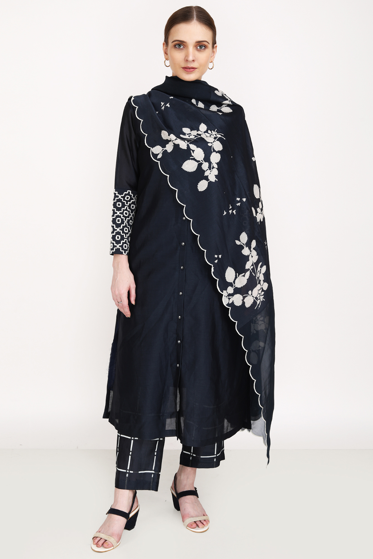 Indigo Embroidered Kurta Set by Arcvsh by Pallavi Singh at Pernia's Pop Up Shop