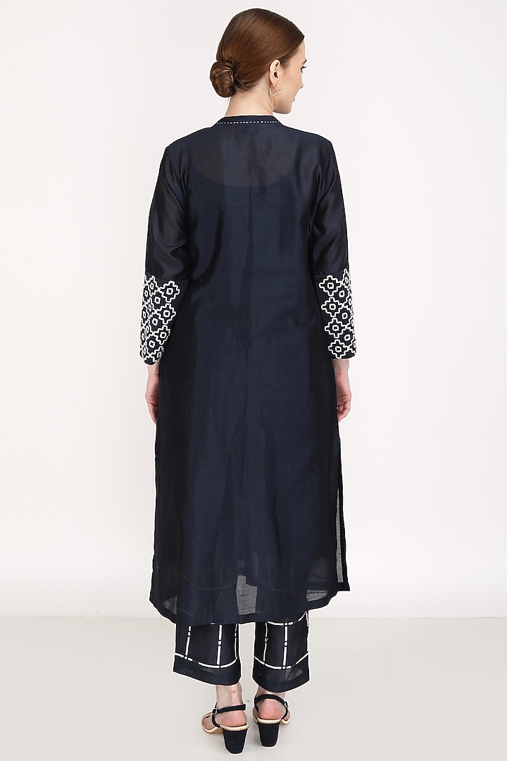 Indigo Embroidered Kurta Set by Arcvsh by Pallavi Singh at Pernia's Pop Up Shop