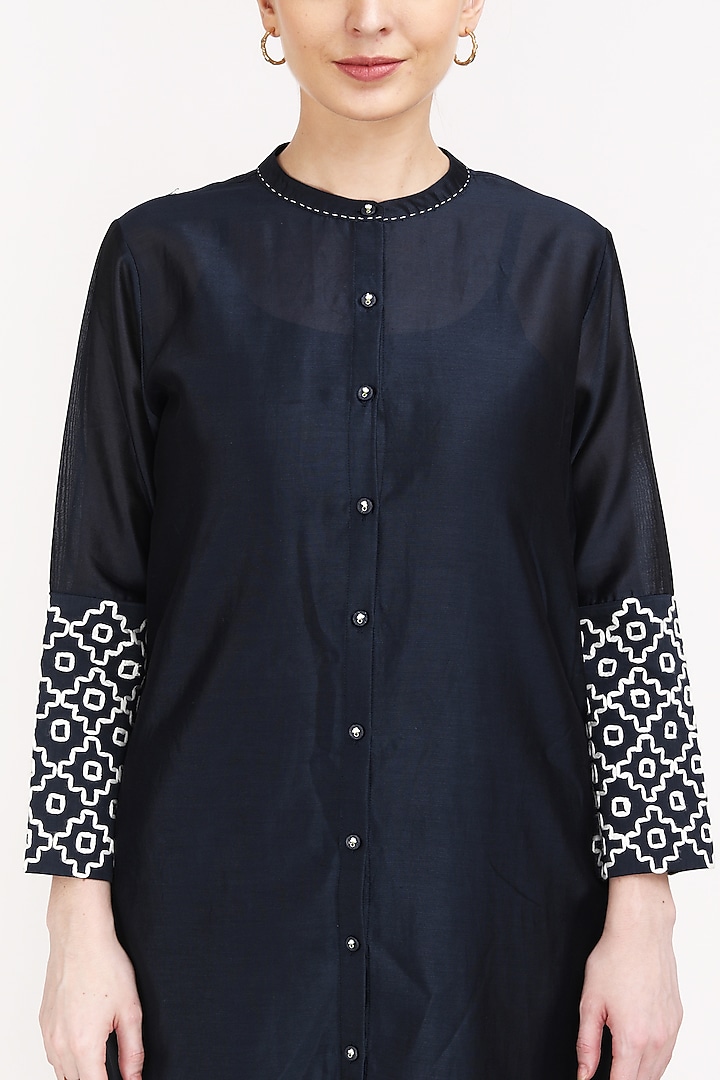 Indigo Embroidered Kurta Set by Arcvsh by Pallavi Singh at Pernia's Pop Up Shop