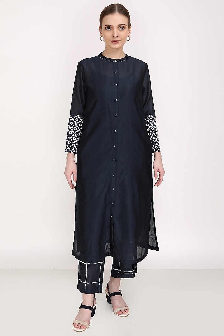 Indigo Embroidered Kurta Set by Arcvsh by Pallavi Singh at Pernia's Pop Up Shop