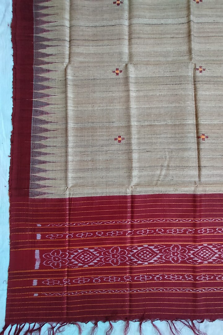 Nude & Maroon Hand Woven Tie-Dye Dupatta by Abhiram Das at Pernia's Pop Up Shop