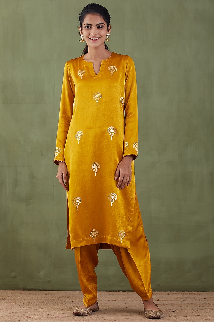 Mustard Mashru & Velvet Straight Kurta Set by Abbaran at Pernia's Pop Up Shop