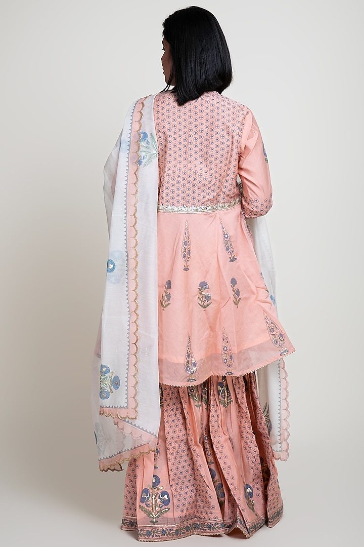 Peach Chanderi Straight Kurta Set by Abbaran at Pernia's Pop Up Shop