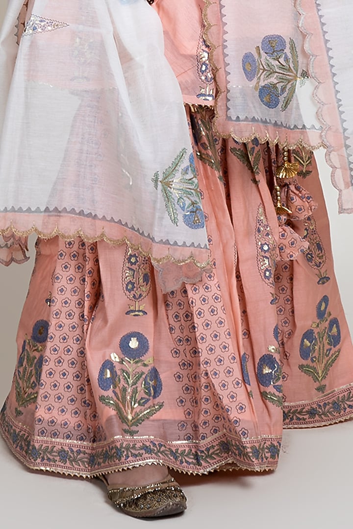 Peach Chanderi Straight Kurta Set by Abbaran at Pernia's Pop Up Shop