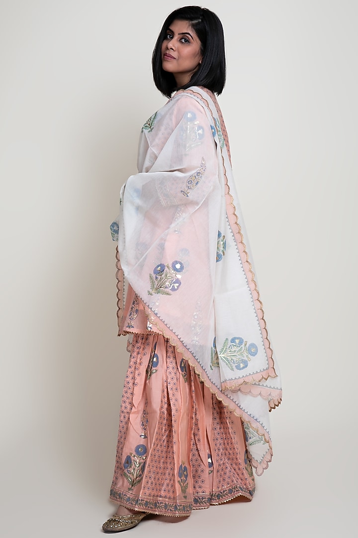 Peach Chanderi Straight Kurta Set by Abbaran at Pernia's Pop Up Shop