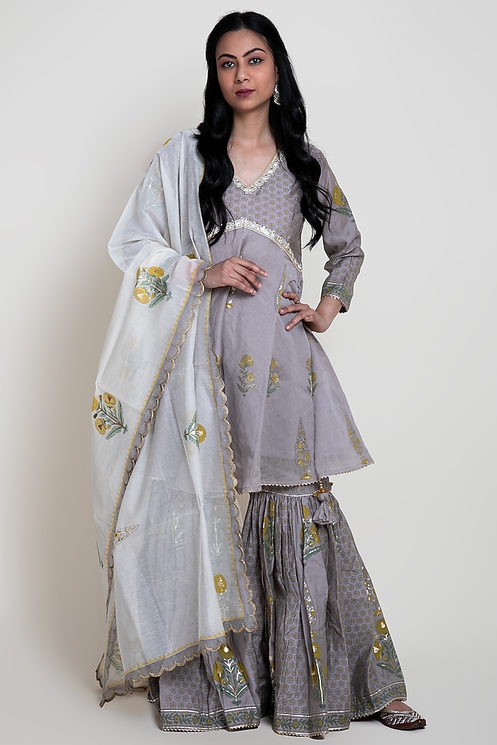 Grey Foil Printed Kurta Set by Abbaran at Pernia's Pop Up Shop