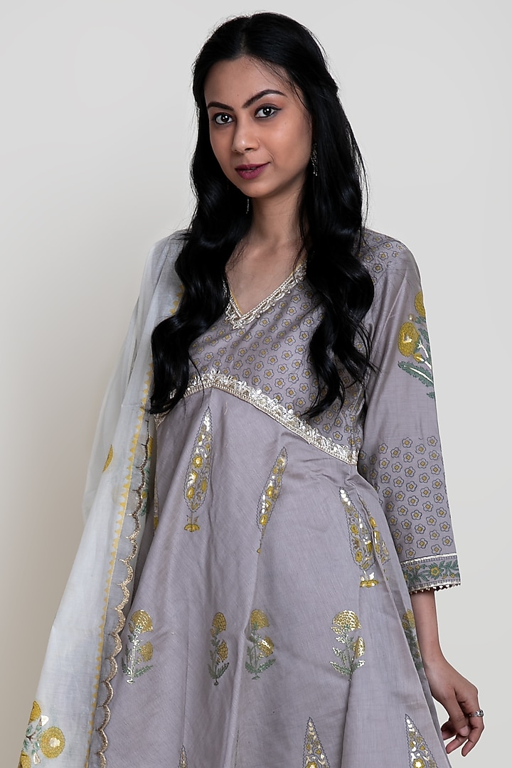 Grey Foil Printed Kurta Set by Abbaran at Pernia's Pop Up Shop