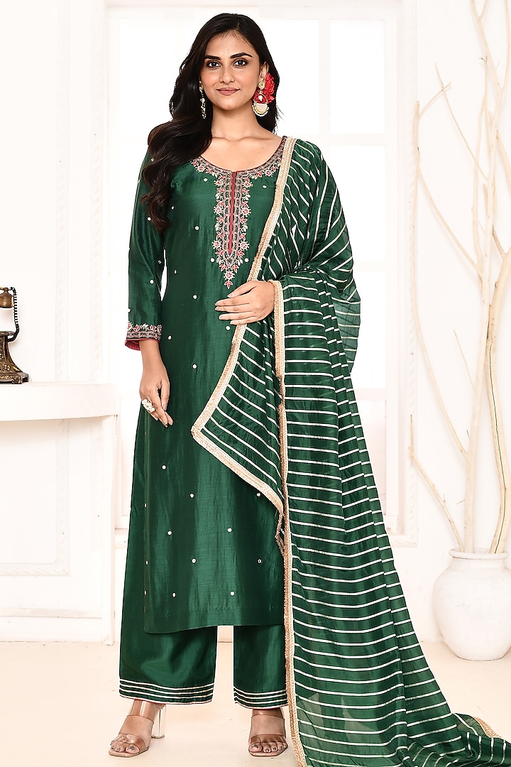 Emerald Green Cotton Silk Hand Embroidered Straight Kurta Set by Abbaran at Pernia's Pop Up Shop